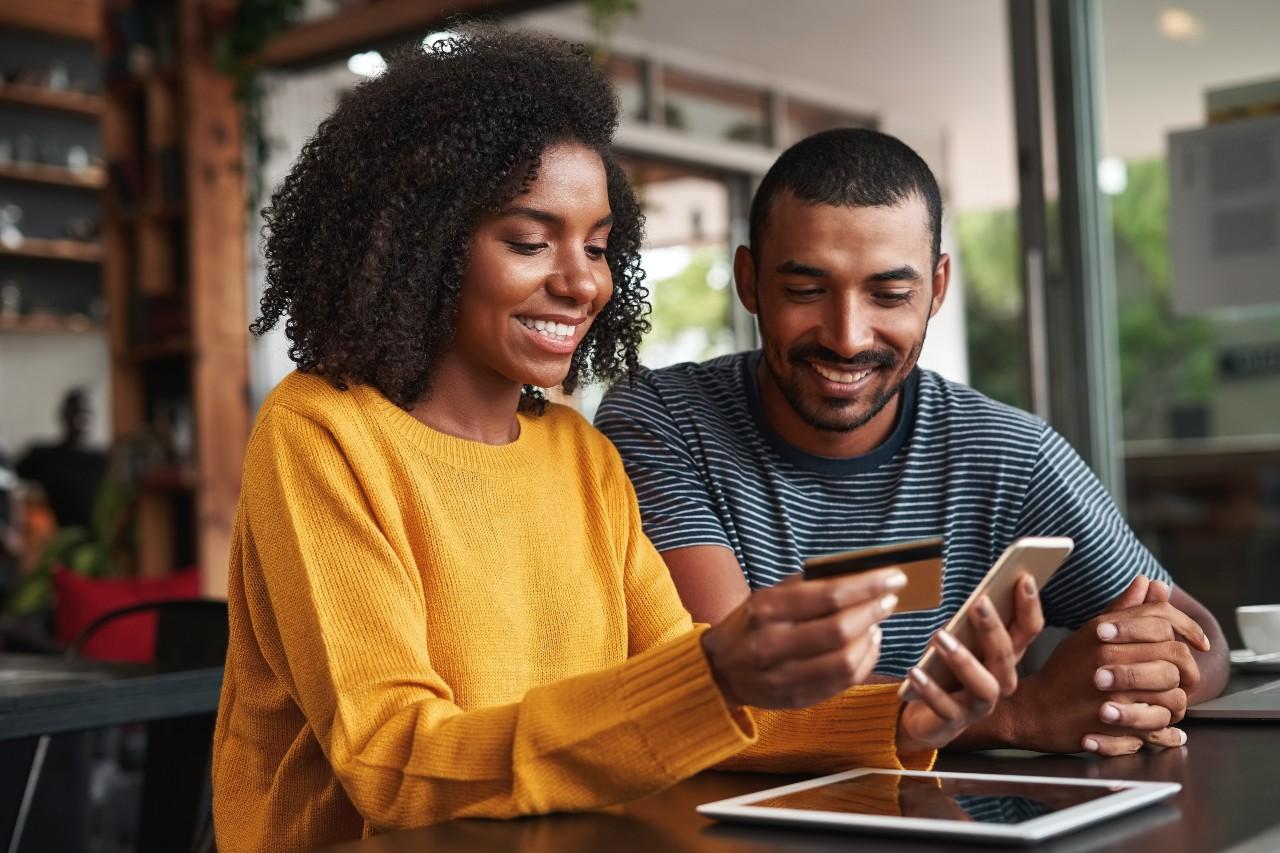 woman and man shopping online