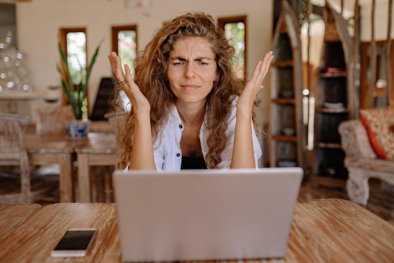 frustrated-woman-looking-at-laptop