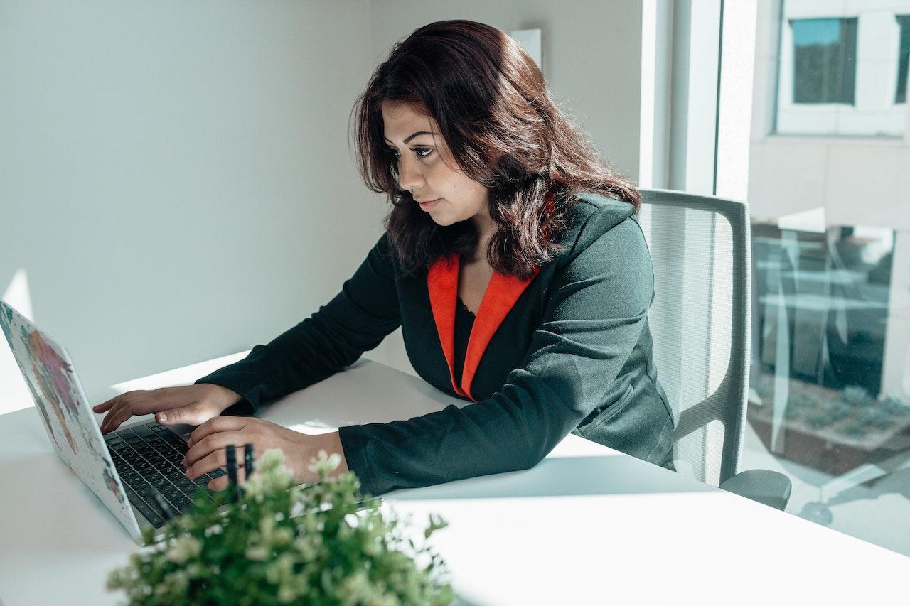 woman at laptop