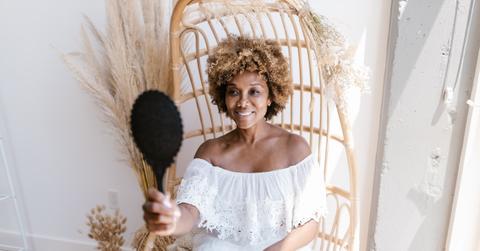 woman saying affirmations