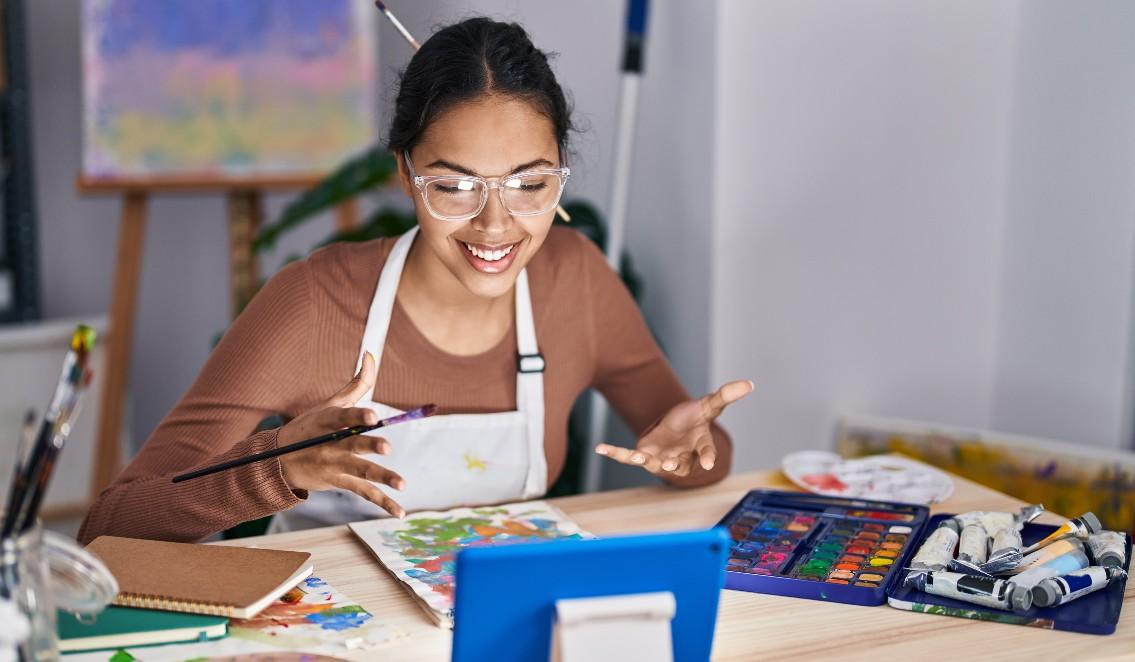 woman learning art