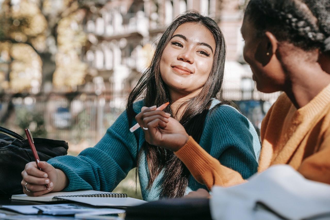 women working together