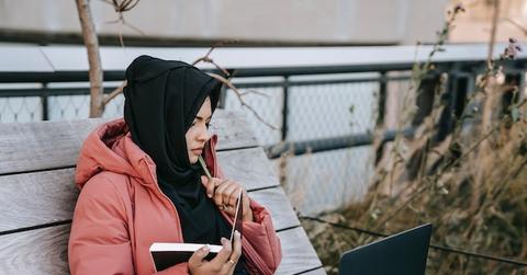 4 Lucrative Hobbies For Women In 2023