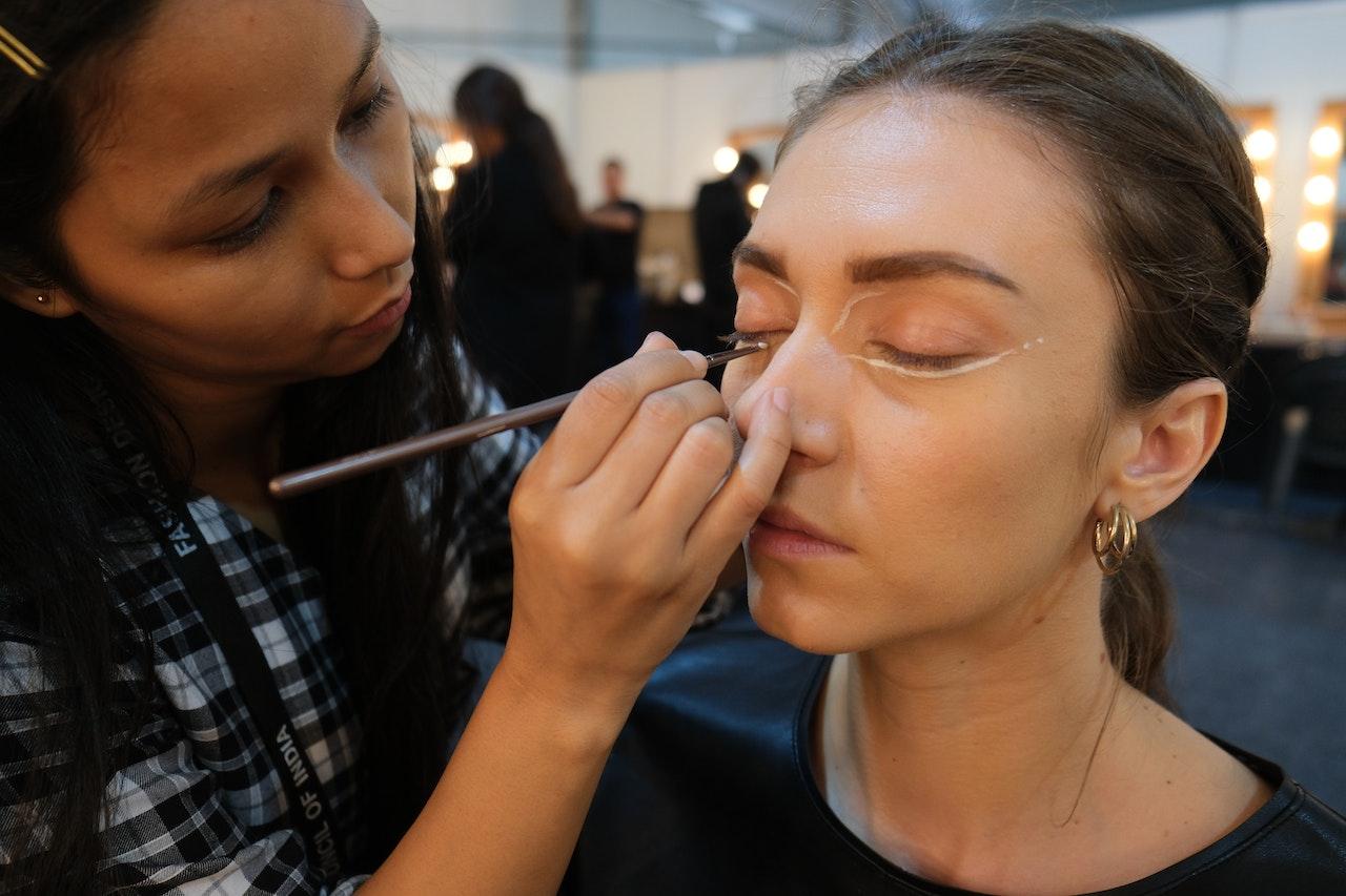 woman doing makeup