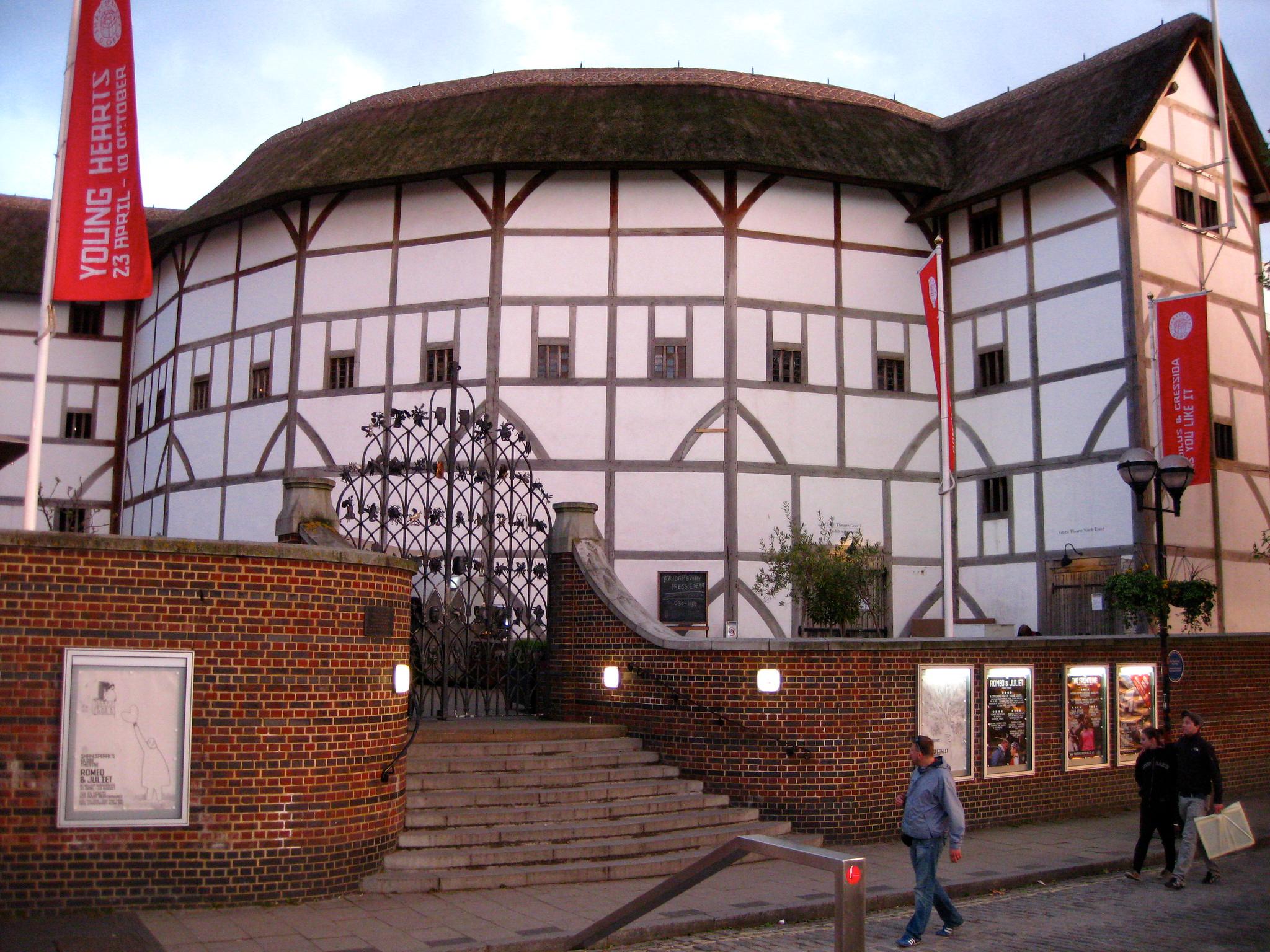 exterior Shakespeare's Globe Theatre