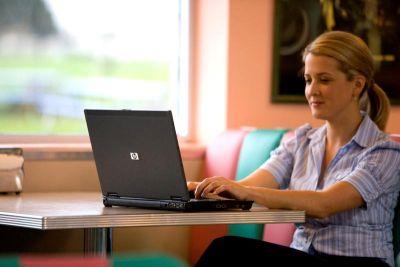 wp content/uploads///woman with laptop