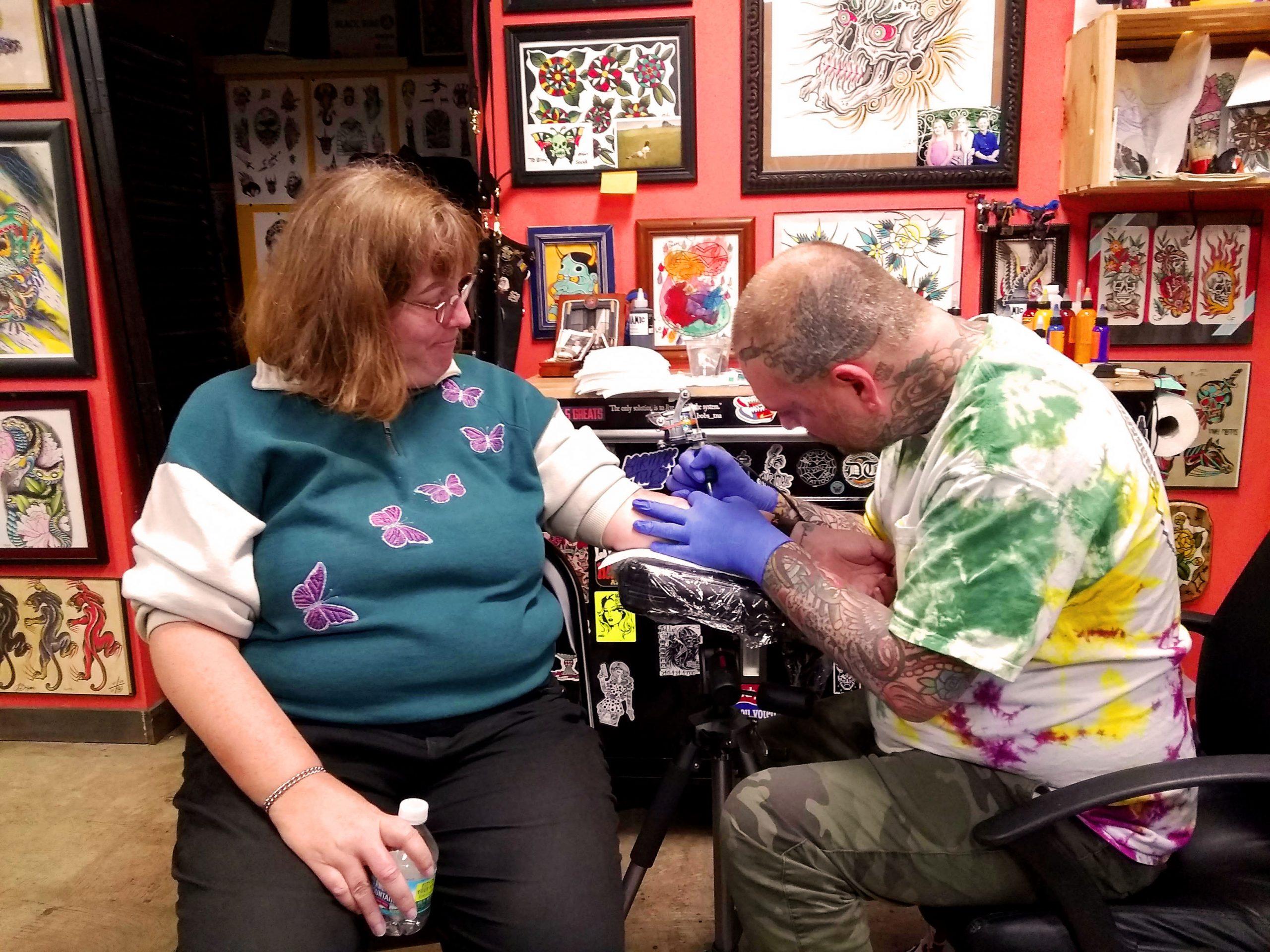 Missouri artist covering up racist tattoos for free