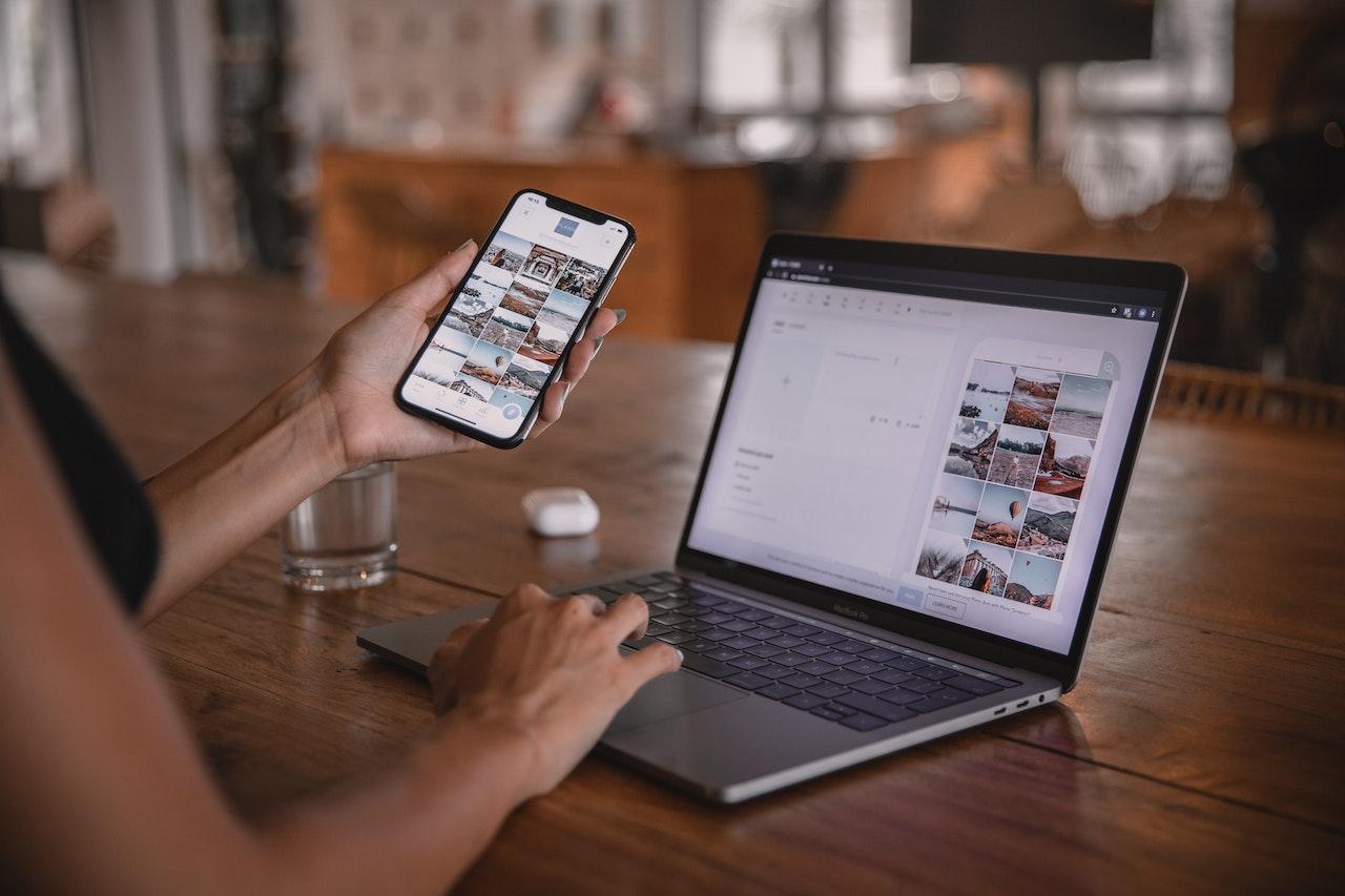 woman with laptop