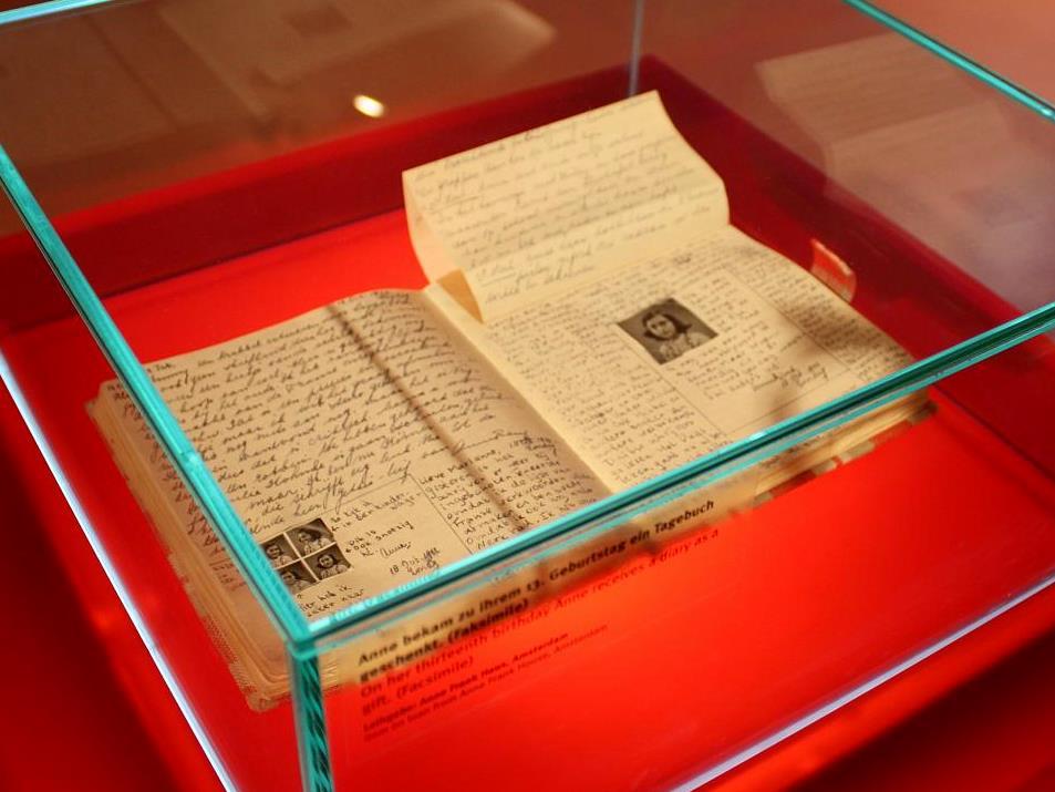 Diary of Anne Frank, Holocaust, Holocaust denile, Holocaust erasure, Auschwitz