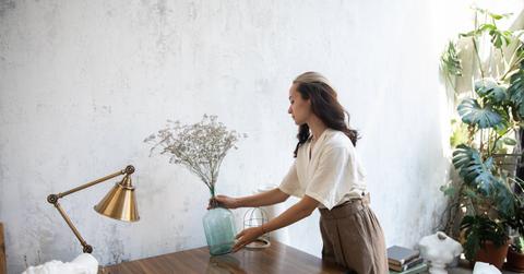 pexels-katrin-bolovtsova-5393449