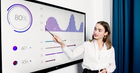 pexels-artempodrez-5716042