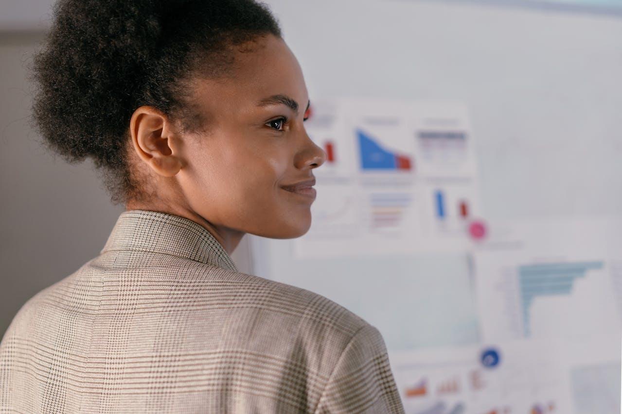 pexels-mikhail-nilov-9304678