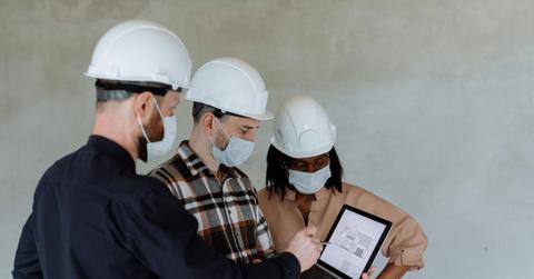 pexels-thirdman-8482822