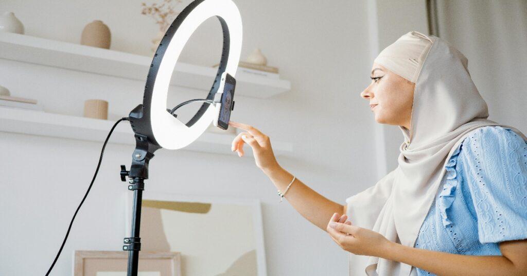 ///social media authenticity x