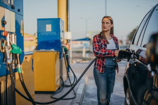 ///imgi__woman at the gas station