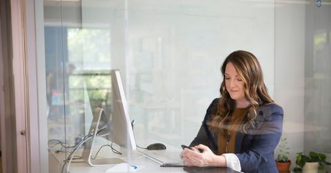 ///linkedin sales solutions ZBTpfQx_q unsplash