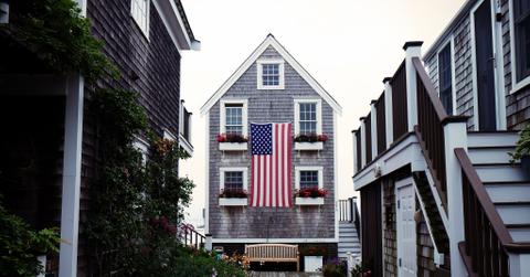 bench-flowers-house-courtyard