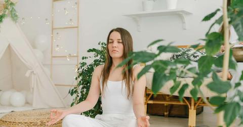 pexels-mikhail-nilov-6944385