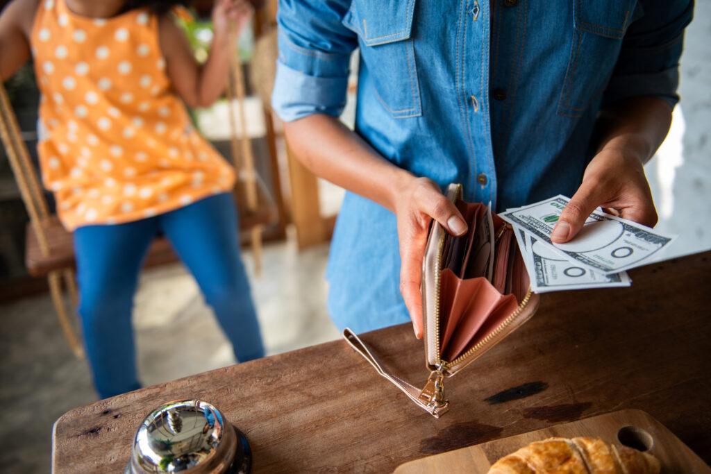 ///Women Wallet Consumer Purchase x