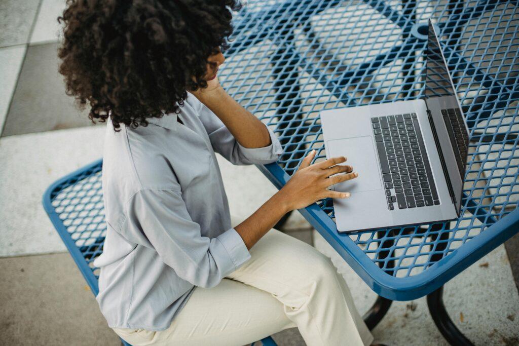 ///pexels roberto hund x