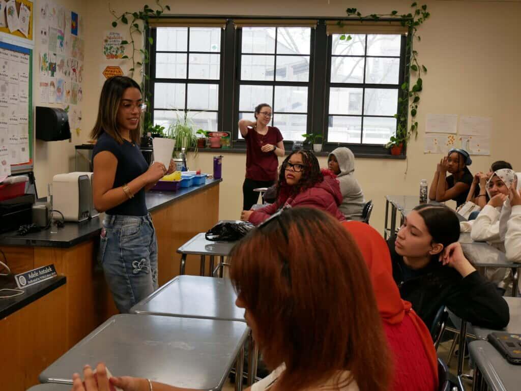 ///Kiana teaching Classrrom x