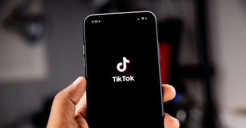 wp content/uploads///solen feyissa YawmfGQfQ unsplash scaled