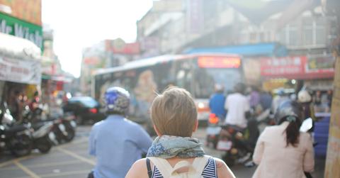 How To Achieve Financial Independence While Traveling The World