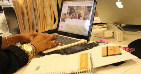 create an online portfolio her agenda