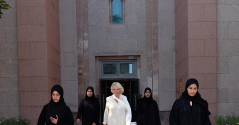Her Royal Highness with her all-female protection team during #RoyalVisitUAE From left to right: Shaima al Kaabi, Basima al Kaabi, Hannan al Hatawi, Nisreen al Hamawi and Salama al Remeithi. Earlier this year Shaima, Nisreen and Hannan also achieved the remarkable feat of conquering Mount Everest. ©Clarence House