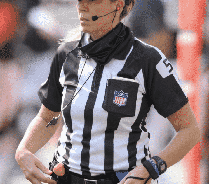 Sarah Thomas makes history after being named as the first woman to  officiate at a Super Bowl - Eurosport